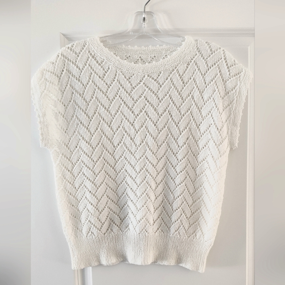 TRÏBE White Open Knit Sleeveless Sweater Size Medium